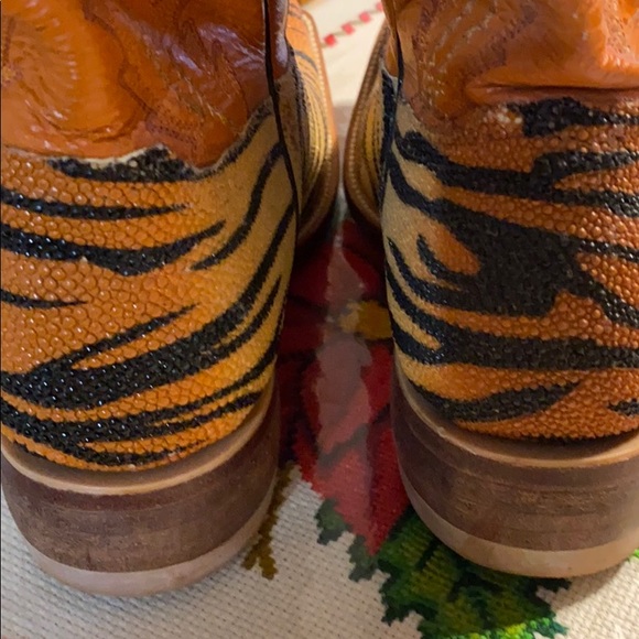 Custom made boots with matching belt tiger stripes - Picture 9 of 17